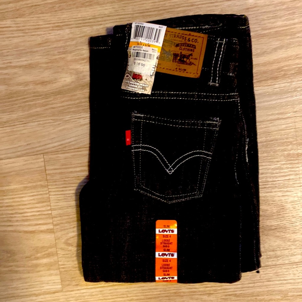 Levi’s slim size 4 straight leg